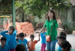 Mai Thu Huyền tất bật làm từ thiện cuối năm